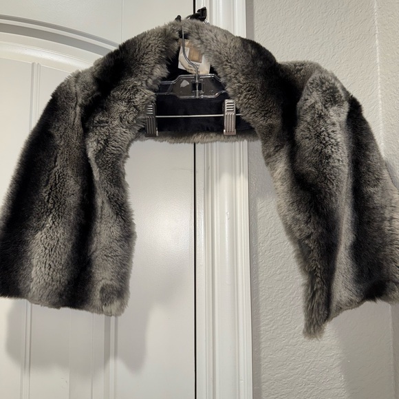 Real Fur Pull-Through Scarf Michael Kors 

• 100% Rex Rabbit - Picture 11 of 15